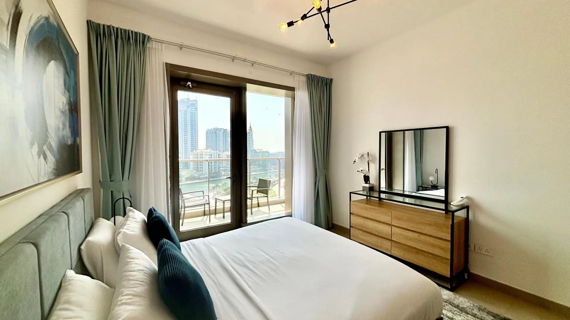 Sparkle Tower Panoramic Marina View 1Br Dubai Apartment